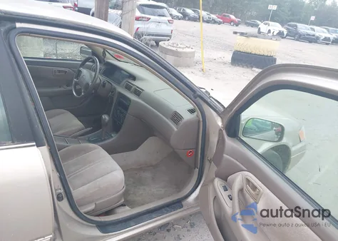 1997 Toyota Camry Le z USA, uszkodzony, nr VIN 4T1BG22K3VU748137